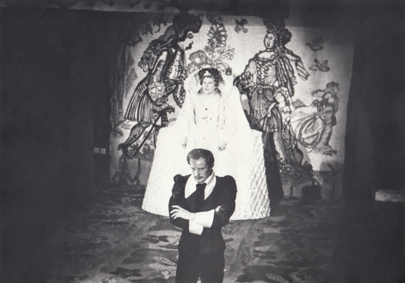 File:Saar, Tõnu (Mees (kes hiljem osutub Shakespeare’iks) – Tõnu Saar, Daam (kes hiljem osutub Kuningannaks) – Silvia Laidla. Shaw’ „Sonettide tõmmu daam”. Noorsooteater, 1977, foto Kalju Suur).jpg